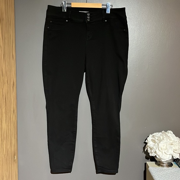 Torrid Black Super Stretch Jeggings - Picture 11 of 12